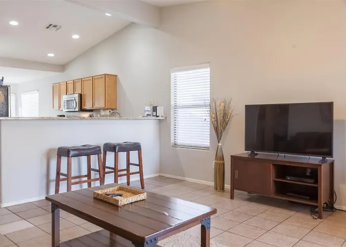 Cozy House Near Stadium With Pool Heater, Bbq