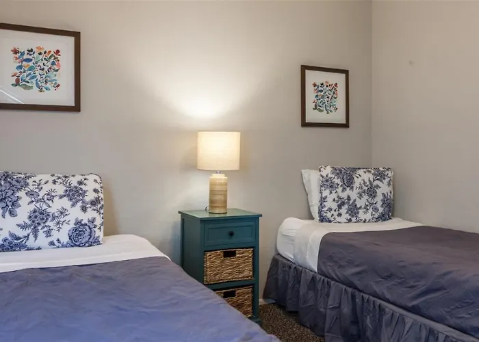 Cozy House Near Stadium With Pool Heater, Bbq Avondale