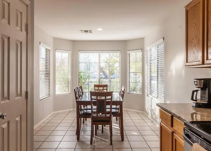 Cozy House Near Stadium With Pool Heater, Bbq