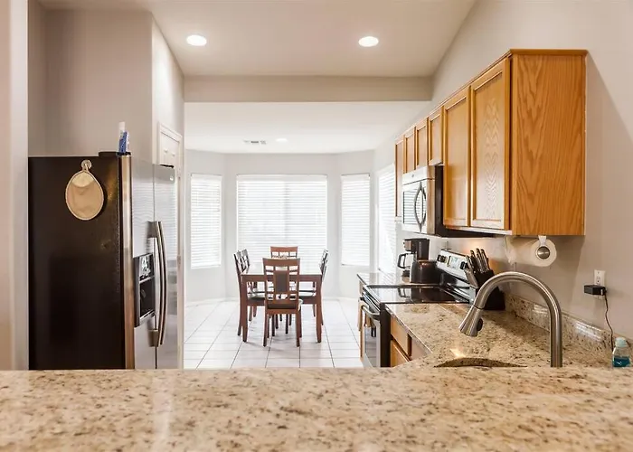 Cozy House Near Stadium With Pool Heater, Bbq Holiday home